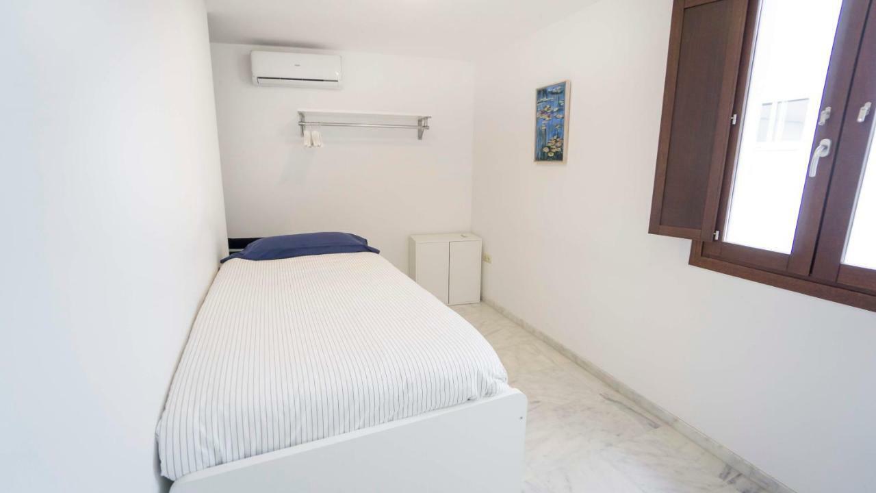 Rentalsevilla Espacioso Duplex En La Puerta Real ภายนอก รูปภาพ